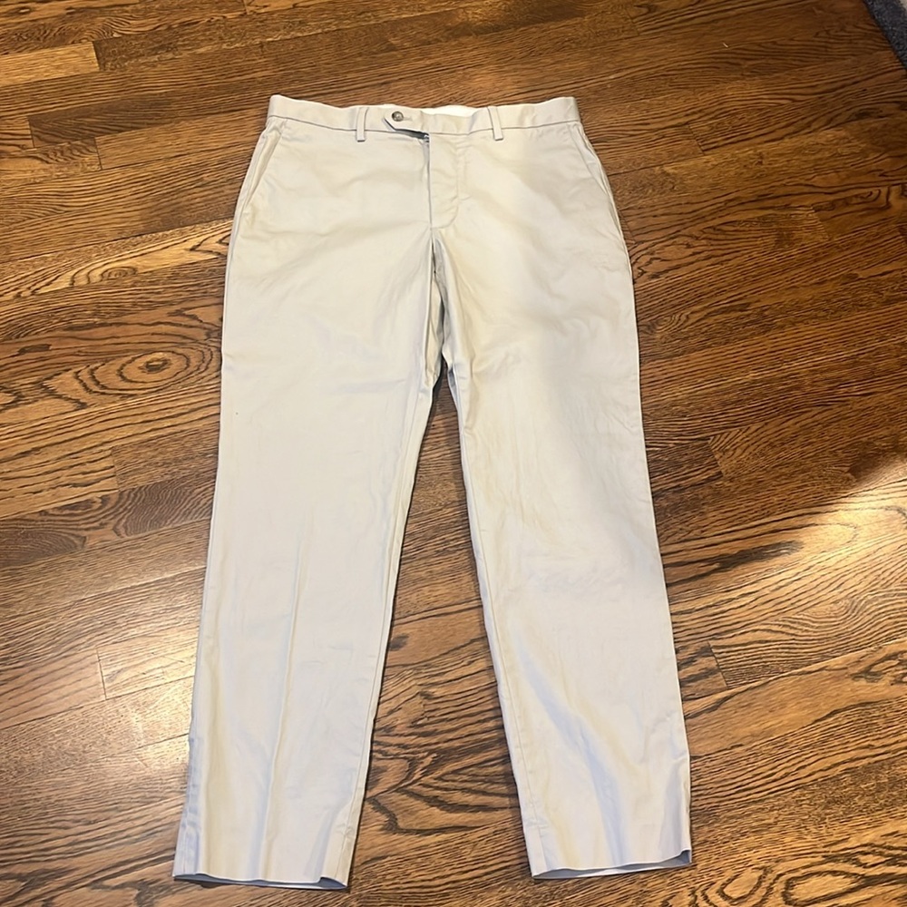 JCrew Men’s Bowery slim stretch chino.